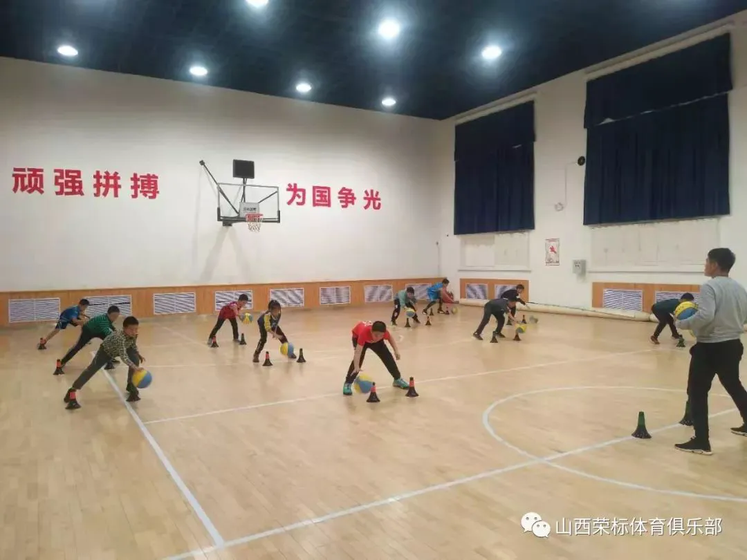 如何在篮球训练前进行有效的热敷准备_0